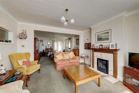 3 bedroom detached house for sale, Broomfield Avenue, Worthing