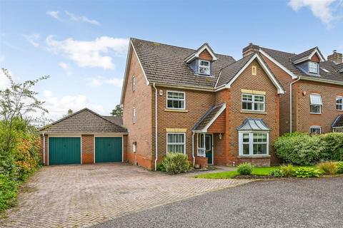 4 bedroom detached house for sale, Kemys Gardens, Andover