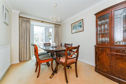 4 bedroom detached house for sale, Kemys Gardens, Andover
