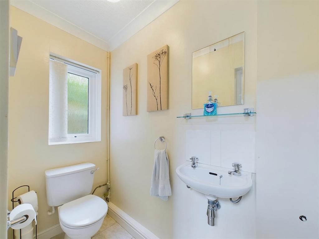Cloak Room / WC