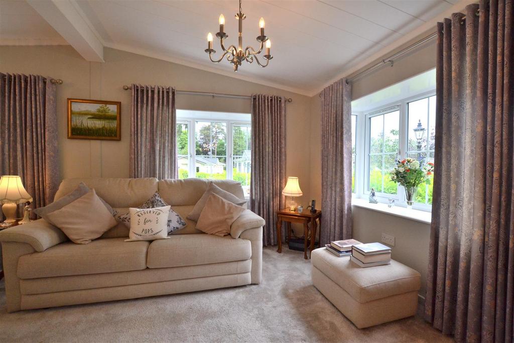 Sitting Room 1.JPG