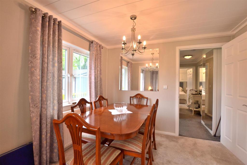 Dining Room 1.JPG