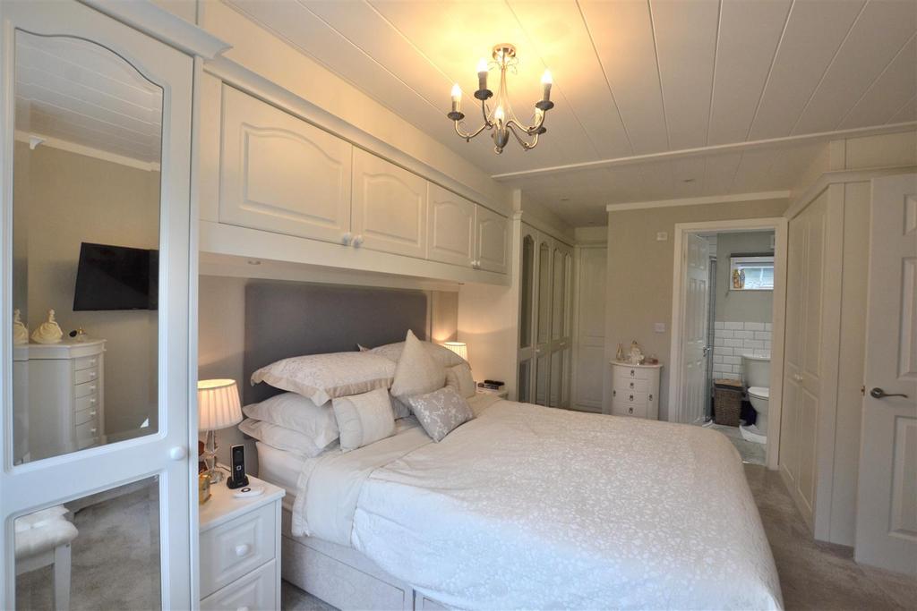 Bedroom One, En-Suite.JPG