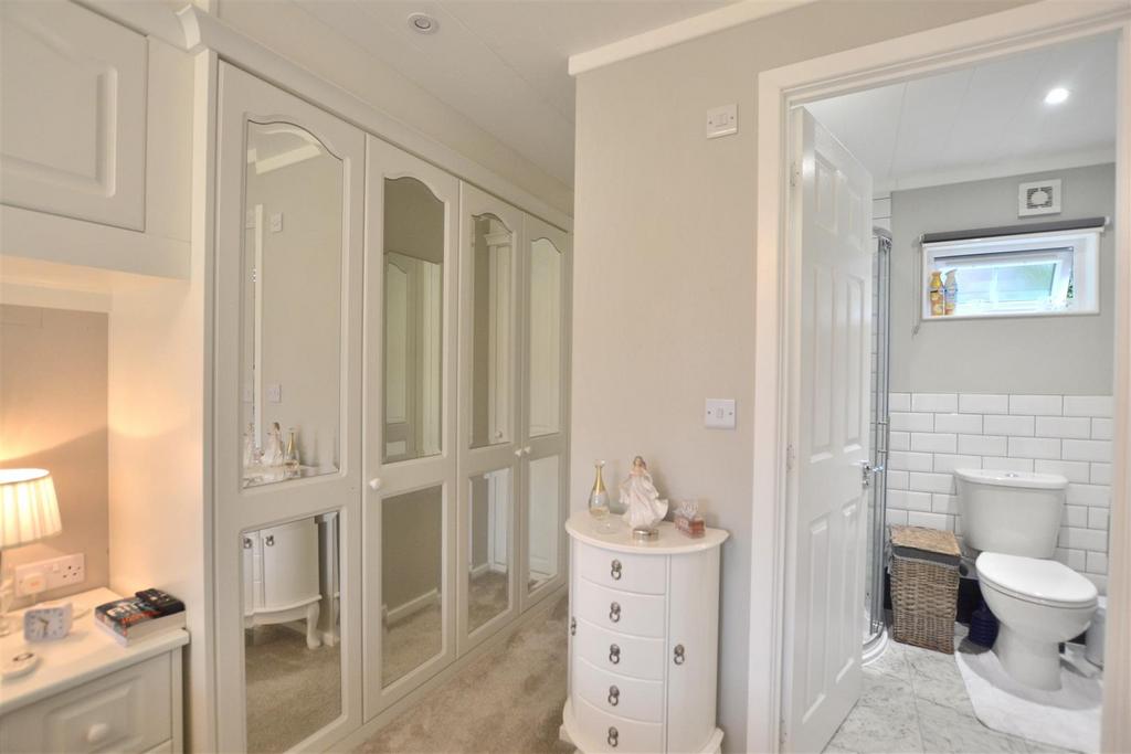 Wardrobes, En-Suite.JPG