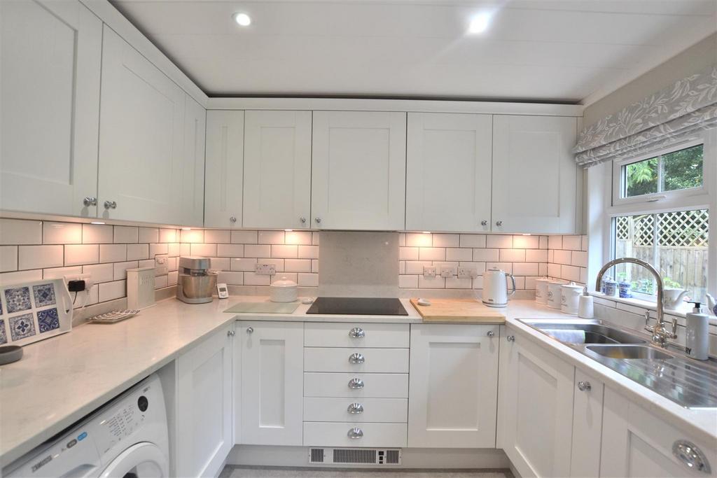 Kitchen 3.JPG