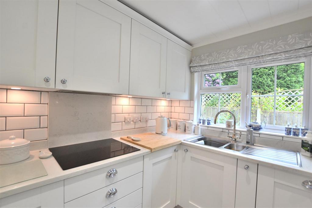 Kitchen 4.JPG