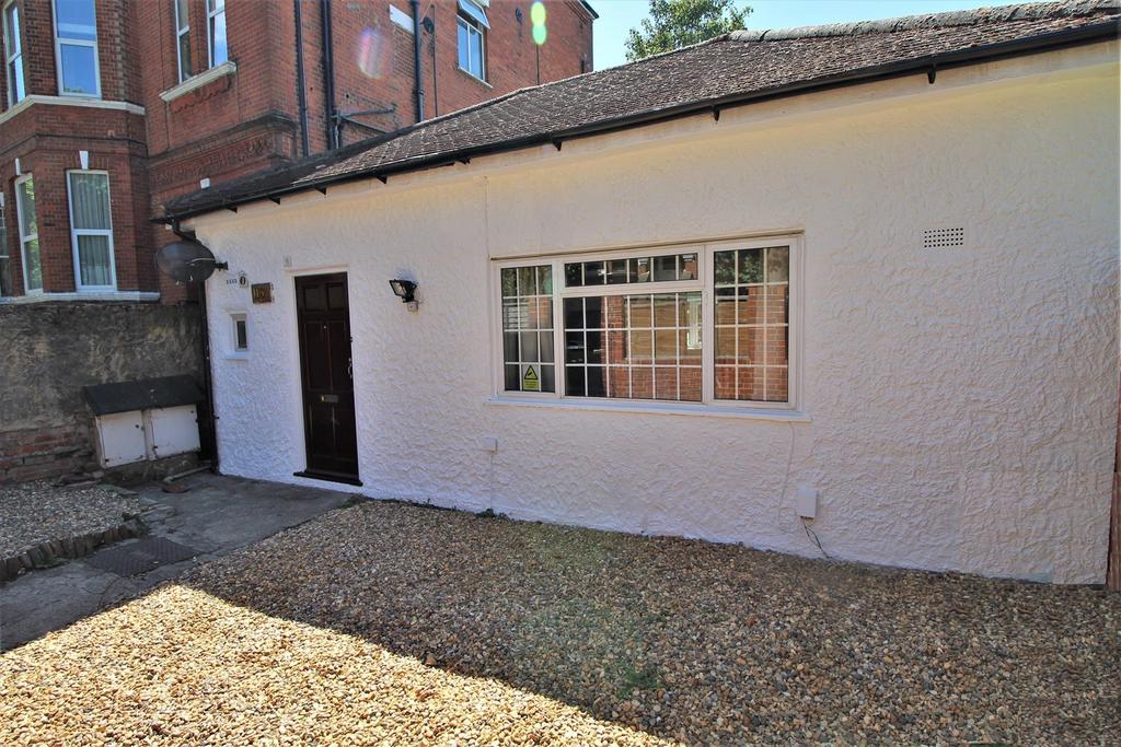 Fordwych Road, London NW2 2 bed detached house to rent £1,600 pcm (£