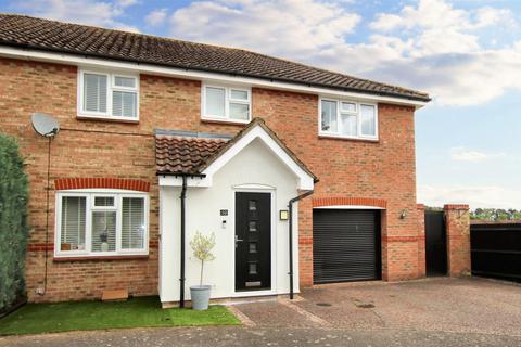 4 bedroom semi-detached house for sale, Broadgate, Taverham NR8