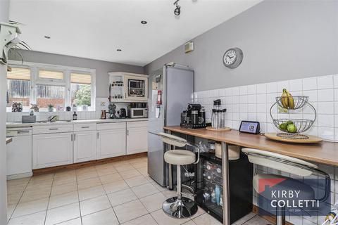 4 bedroom detached house for sale, Bloomfield Road, Cheshunt