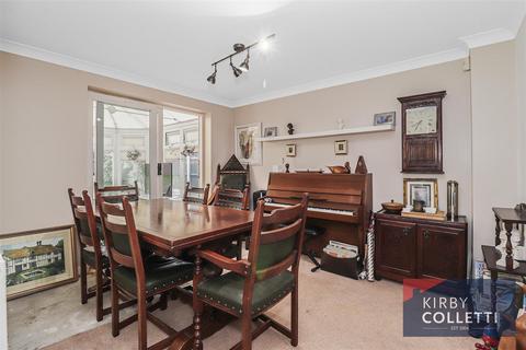 25 Bloomfield Road, Cheshunt, Waltham Cross, EN7 6WH