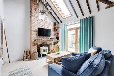 9 Bentley Avenue, Nottingham, NG3 7AX