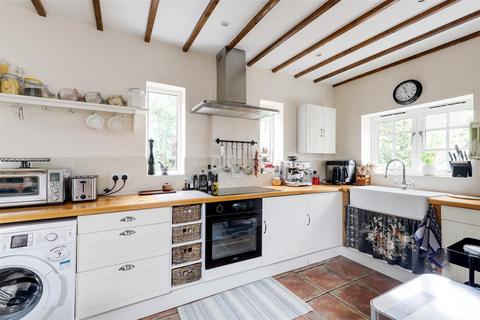 9 Bentley Avenue, Nottingham, NG3 7AX