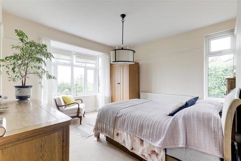 9 Bentley Avenue, Nottingham, NG3 7AX