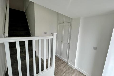 2 bedroom flat to rent, Warwick Road, Solihull