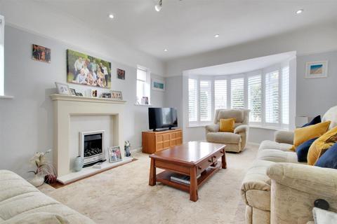 5 Wadhurst Drive, Goring By Sea, Worthing, BN12 4XA