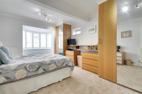 5 Wadhurst Drive, Goring By Sea, Worthing, BN12 4XA