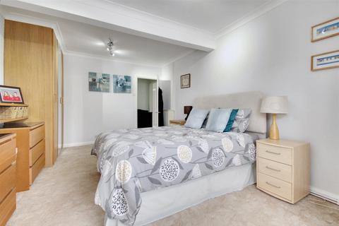 5 Wadhurst Drive, Goring By Sea, Worthing, BN12 4XA