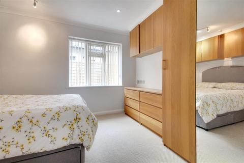 5 Wadhurst Drive, Goring By Sea, Worthing, BN12 4XA