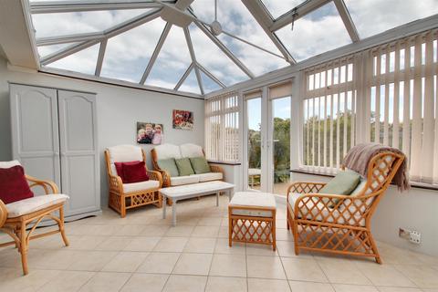 5 Wadhurst Drive, Goring By Sea, Worthing, BN12 4XA