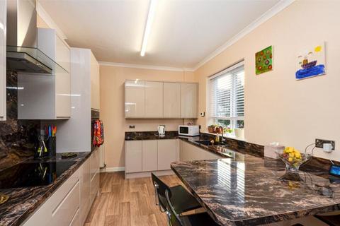 4 bedroom house for sale, Conway Road, Colwyn Bay