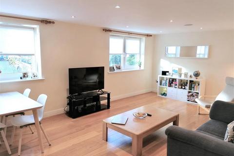 2 bedroom flat to rent, Claycorn Court, Station Way, Claygate