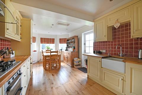 Arkadia Cirencester Road, Fairford, GL7 4BS