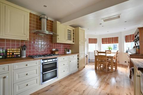 Arkadia Cirencester Road, Fairford, GL7 4BS