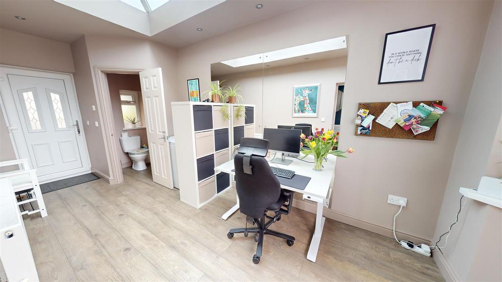Bedroom / Home Office