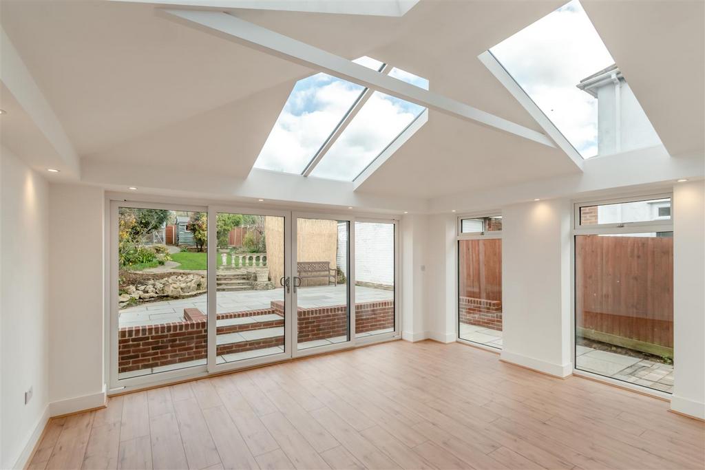 8542260-interior18.jpg