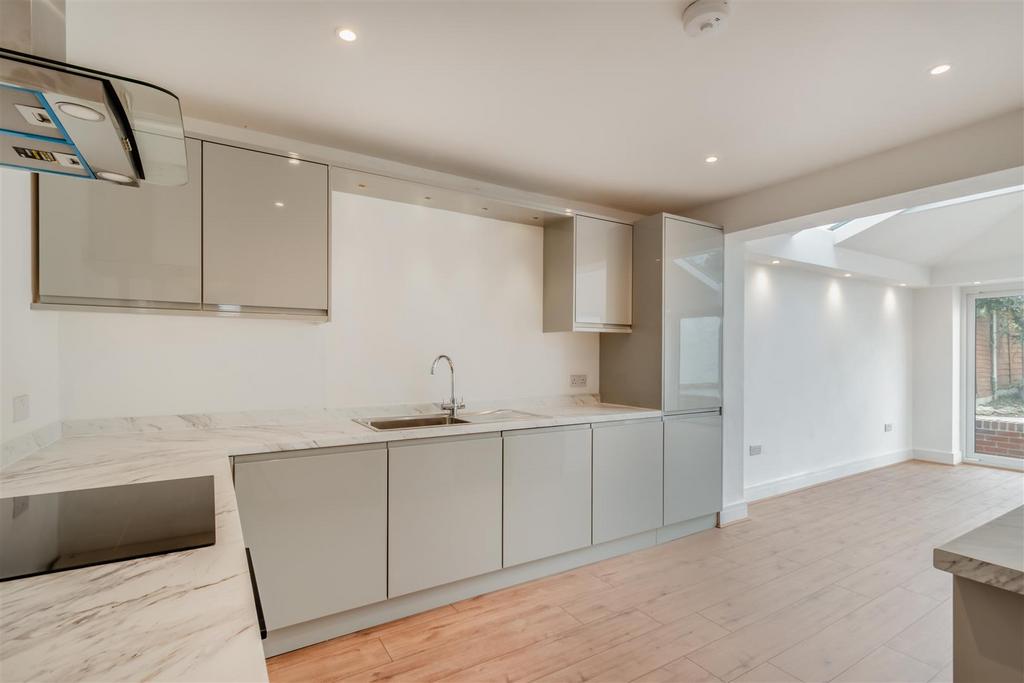 8542260-interior19.jpg