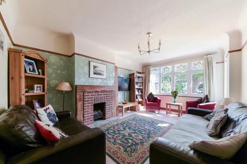 1 Amberley Gardens, Epsom, KT19 0NH