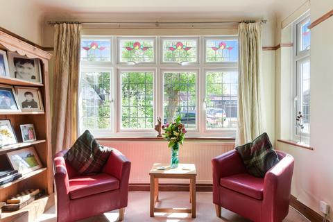 1 Amberley Gardens, Epsom, KT19 0NH