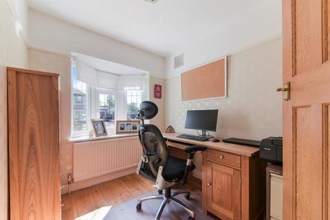 1 Amberley Gardens, Epsom, KT19 0NH