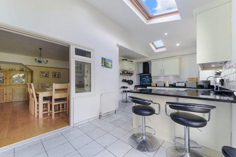 1 Amberley Gardens, Epsom, KT19 0NH