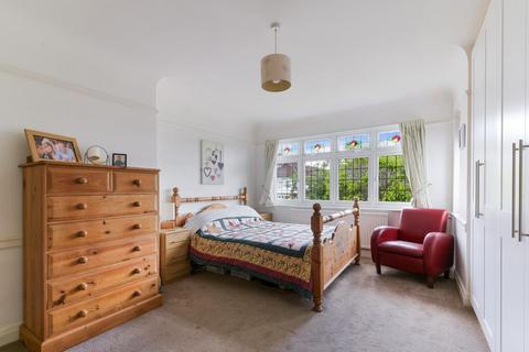 1 Amberley Gardens, Epsom, KT19 0NH