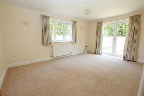 3 bedroom detached house to rent, Bournemouth Road, Chandler's Ford, Eastleigh