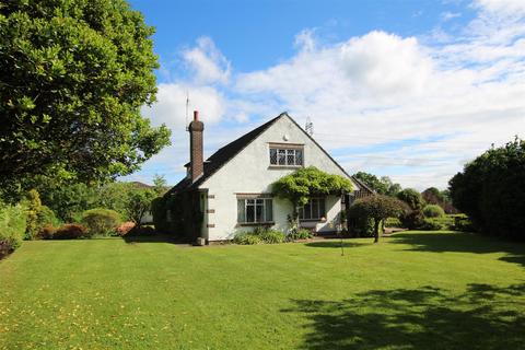 4 bedroom detached house for sale, Chestnut Avenue, Chandler's Ford, Eastleigh