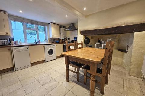 3 bedroom terraced house for sale, Market Square, Newent