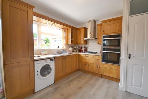 16 Fern Close, Southwell, NG25 0DB