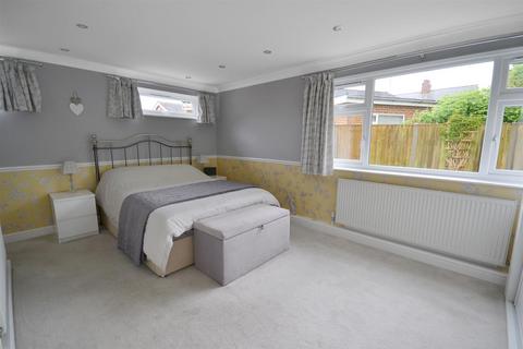16 Fern Close, Southwell, NG25 0DB