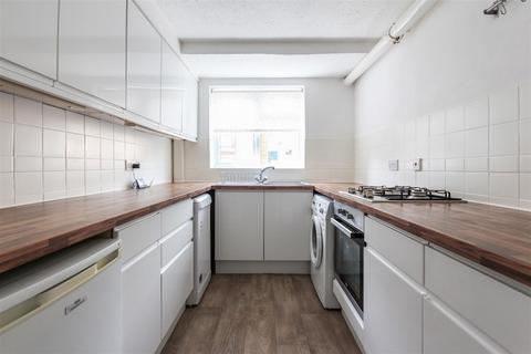 2 bedroom flat to rent, Curwen Place, Brighton