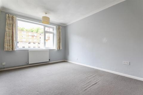 2 bedroom flat to rent, Curwen Place, Brighton