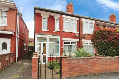 3 bedroom end of terrace house for sale, Farndale Avenue, Hull