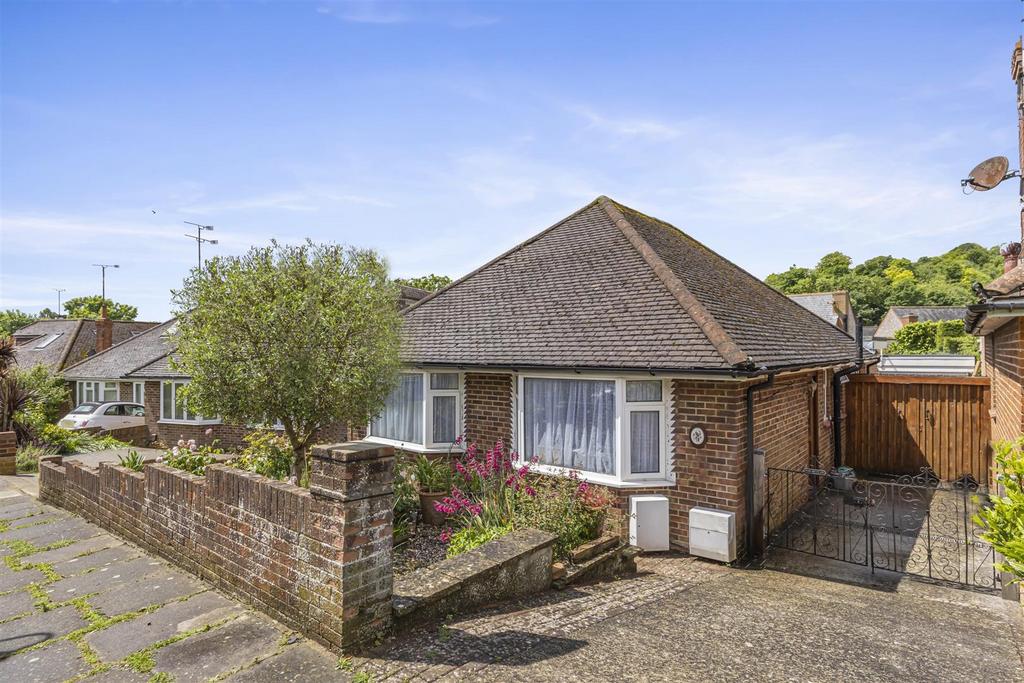 Highview Way, Patcham Village, Brighton 2 bed detached bungalow for