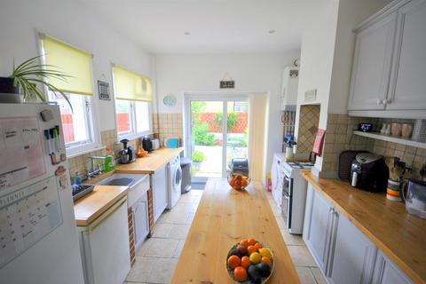 3 bedroom terraced house for sale, Latimer Road, Eastbourne