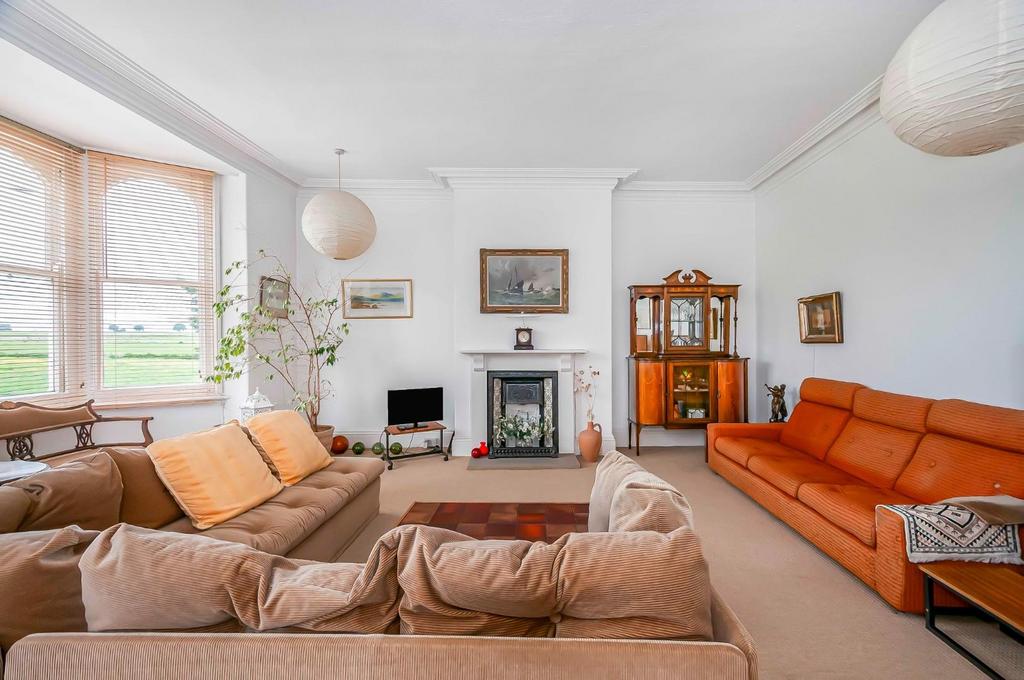 First Floor Lounge / Bedroom