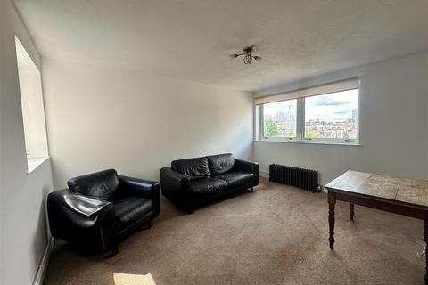 2 bedroom flat to rent, St Mary Le Park Court, London SW11