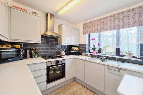 2 bedroom end of terrace house for sale, Twyford Road, Carshalton