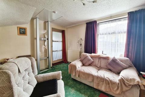 2 bedroom end of terrace house for sale, Twyford Road, Carshalton