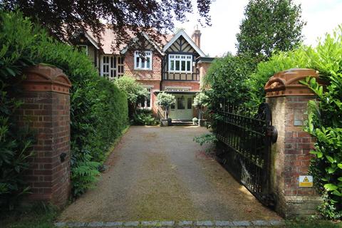 5 bedroom house for sale, Swissland Hill, Dormans Park, East Grinstead